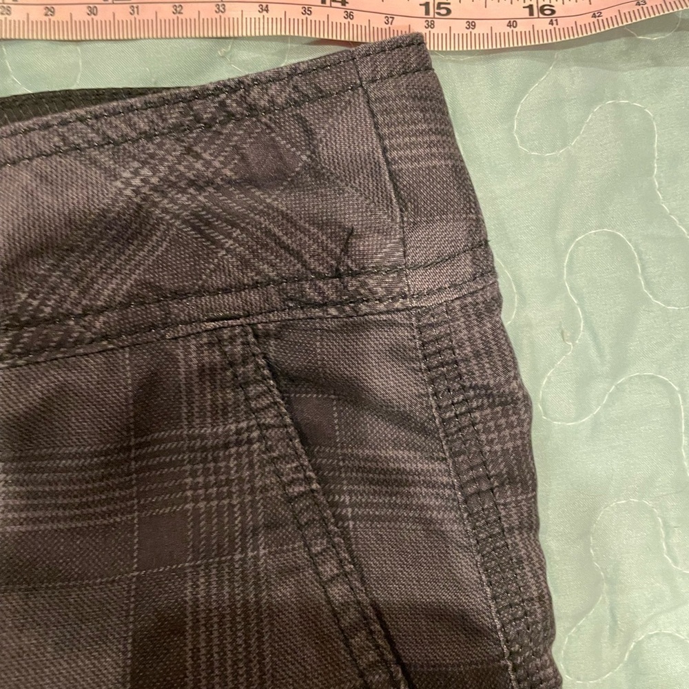 *3/$15 O’Neill Hybrid Board Shorts Size 30 - Picture 2 of 8